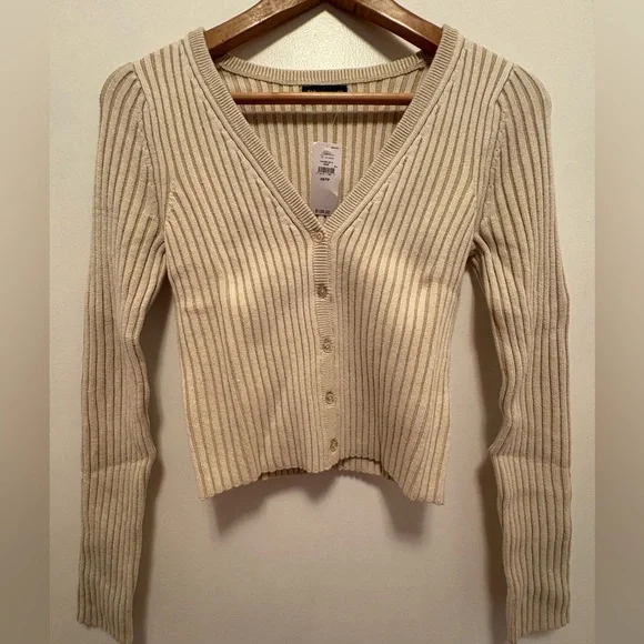 Plaited Rib Crop Cardigan - Picture 2 of 4